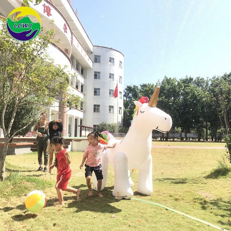 PVC μονόκερος εξωτερικό φουσκωτό παιχνίδι 100kg Sprinkler δώρα Mat προμηθευτής για το έδαφος