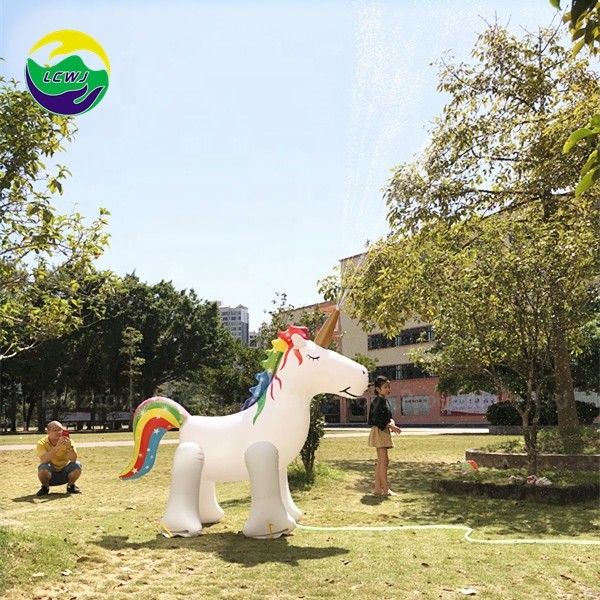 PVC μονόκερος εξωτερικό φουσκωτό παιχνίδι 100kg Sprinkler δώρα Mat προμηθευτής για το έδαφος